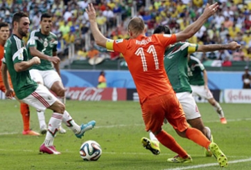 Robben không bị phạt dù thừa nhận ‘ăn vạ’ ở trận gặp Mexico